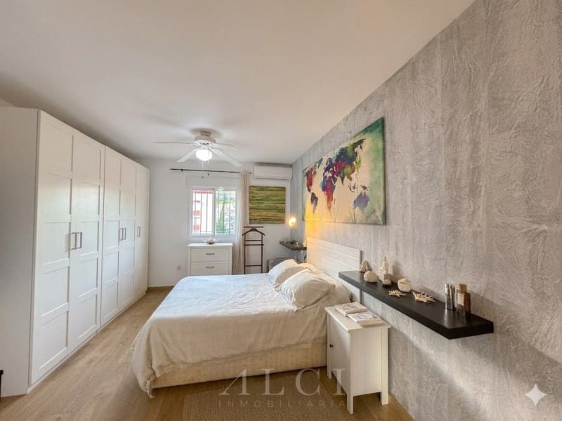 2 slaapkamer Penthouse te koop in La Cala del Moral met zwembad garage - € 440.000 (Ref: 9759485)