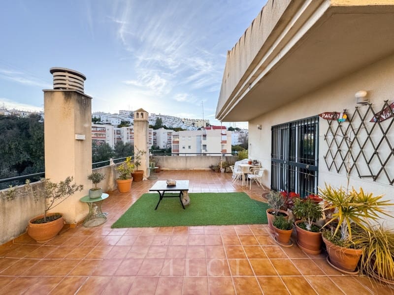 2 slaapkamer Penthouse te koop in La Cala del Moral met zwembad garage - € 440.000 (Ref: 9759485)