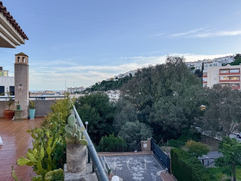 2 slaapkamer Penthouse te koop in La Cala del Moral met zwembad garage - € 440.000 (Ref: 9759485)