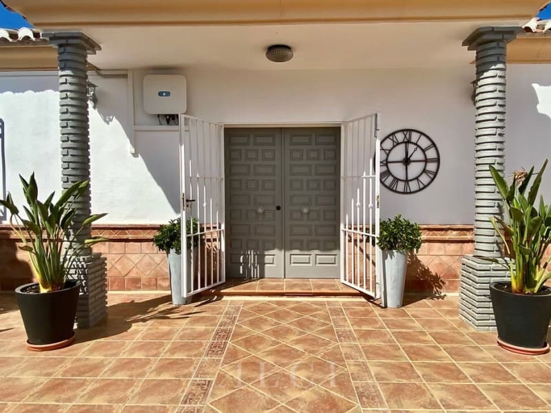 4 sypialnia Willa na sprzedaż w Canillas de Aceituno z basenem garażem - 995 000 € (Ref: 9759489)