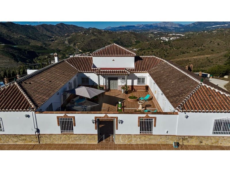 4 sypialnia Willa na sprzedaż w Canillas de Aceituno z basenem garażem - 995 000 € (Ref: 9759489)