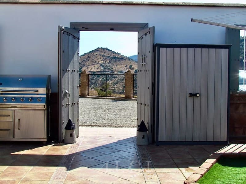 4 sypialnia Willa na sprzedaż w Canillas de Aceituno z basenem garażem - 995 000 € (Ref: 9759489)