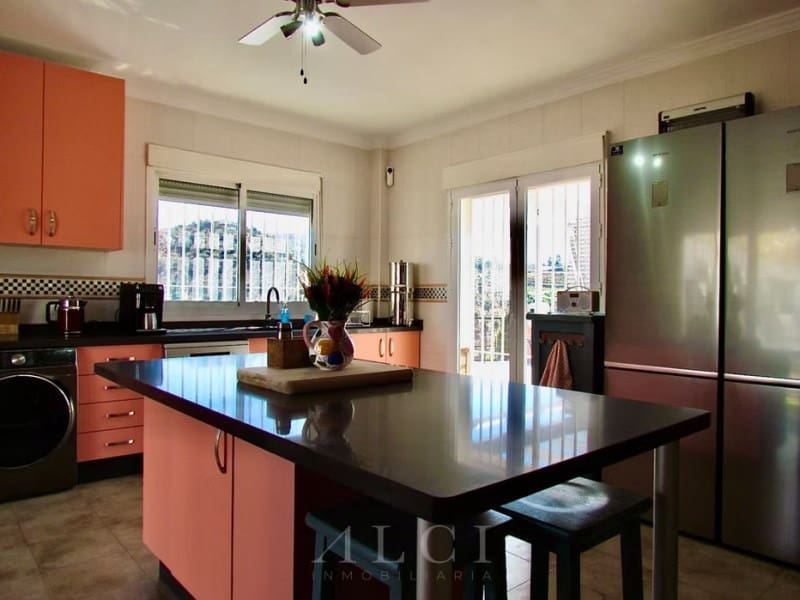 4 sypialnia Willa na sprzedaż w Canillas de Aceituno z basenem garażem - 995 000 € (Ref: 9759489)