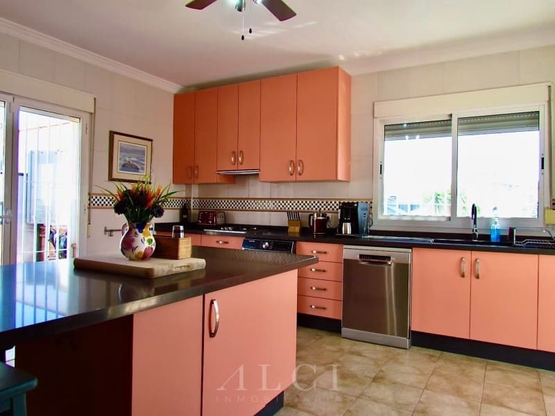 4 sypialnia Willa na sprzedaż w Canillas de Aceituno z basenem garażem - 995 000 € (Ref: 9759489)