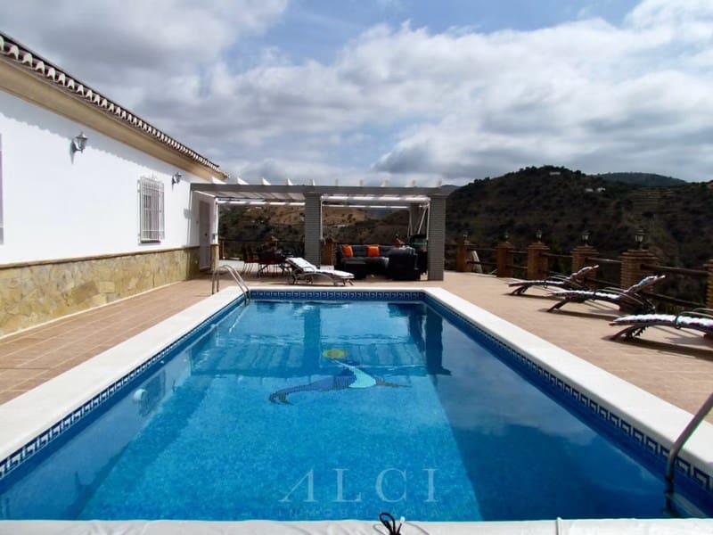 4 sypialnia Willa na sprzedaż w Canillas de Aceituno z basenem garażem - 995 000 € (Ref: 9759489)