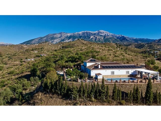 4 sypialnia Willa na sprzedaż w Canillas de Aceituno z basenem garażem - 995 000 € (Ref: 9759489)