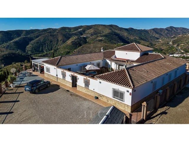 4 sypialnia Willa na sprzedaż w Canillas de Aceituno z basenem garażem - 995 000 € (Ref: 9759489)