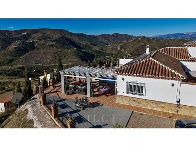 4 sypialnia Willa na sprzedaż w Canillas de Aceituno z basenem garażem - 995 000 € (Ref: 9759489)