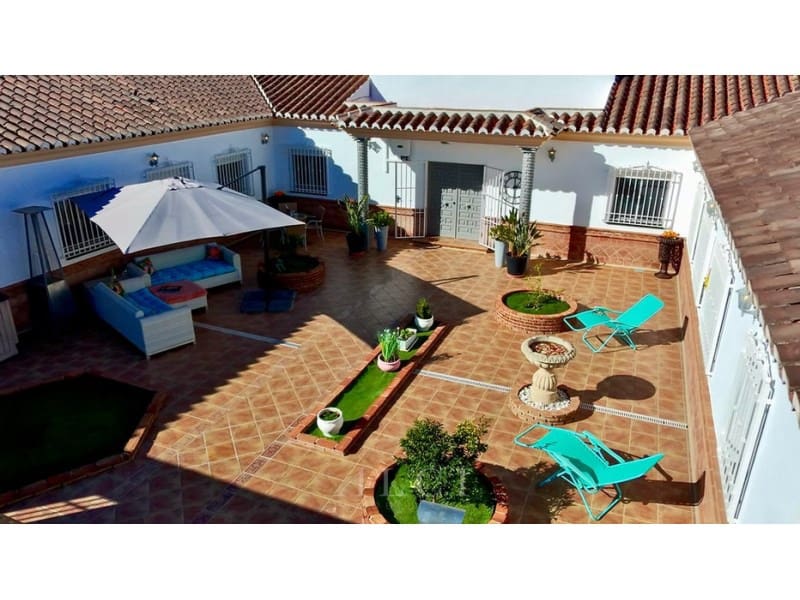 4 sypialnia Willa na sprzedaż w Canillas de Aceituno z basenem garażem - 995 000 € (Ref: 9759489)