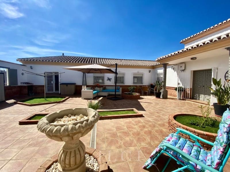 4 sypialnia Willa na sprzedaż w Canillas de Aceituno z basenem garażem - 995 000 € (Ref: 9759489)