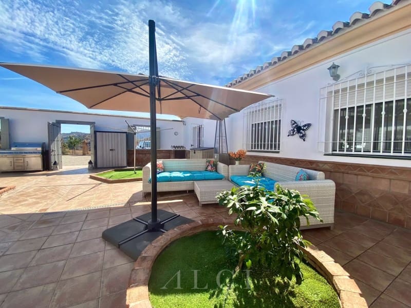 4 sypialnia Willa na sprzedaż w Canillas de Aceituno z basenem garażem - 995 000 € (Ref: 9759489)