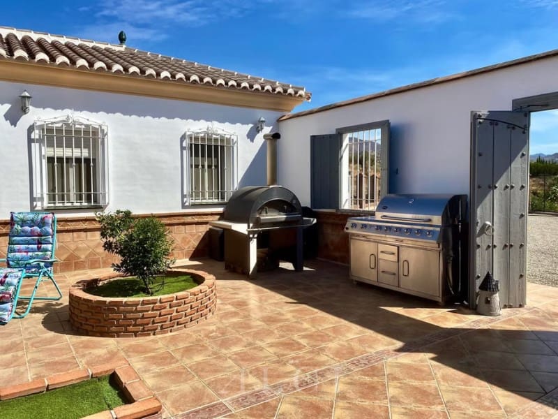 4 sypialnia Willa na sprzedaż w Canillas de Aceituno z basenem garażem - 995 000 € (Ref: 9759489)