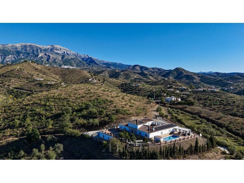 4 sypialnia Willa na sprzedaż w Canillas de Aceituno z basenem garażem - 995 000 € (Ref: 9759489)