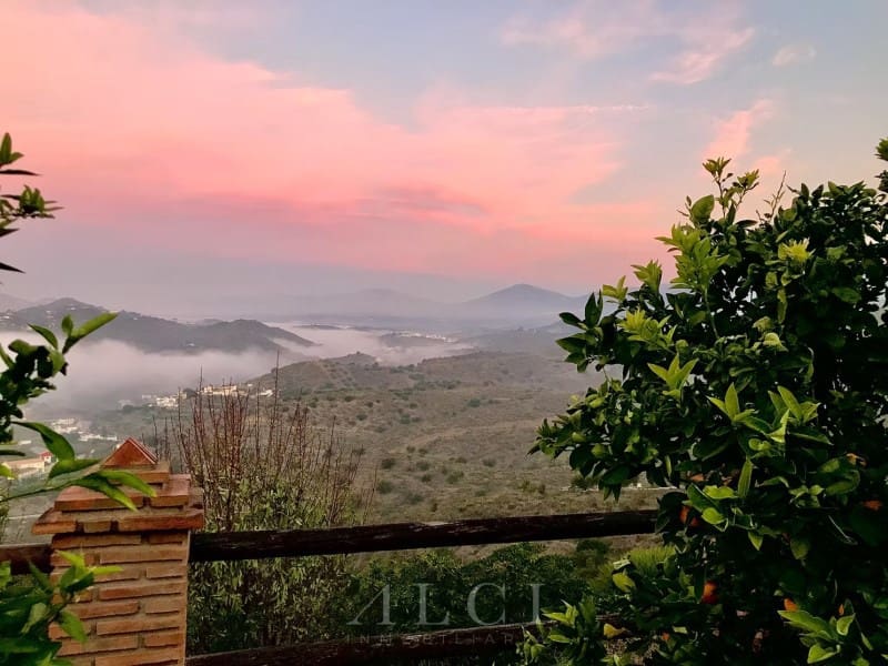 4 sypialnia Willa na sprzedaż w Canillas de Aceituno z basenem garażem - 995 000 € (Ref: 9759489)