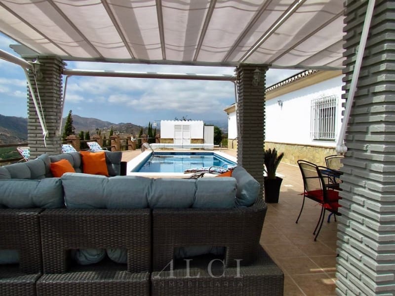 4 sypialnia Willa na sprzedaż w Canillas de Aceituno z basenem garażem - 995 000 € (Ref: 9759489)