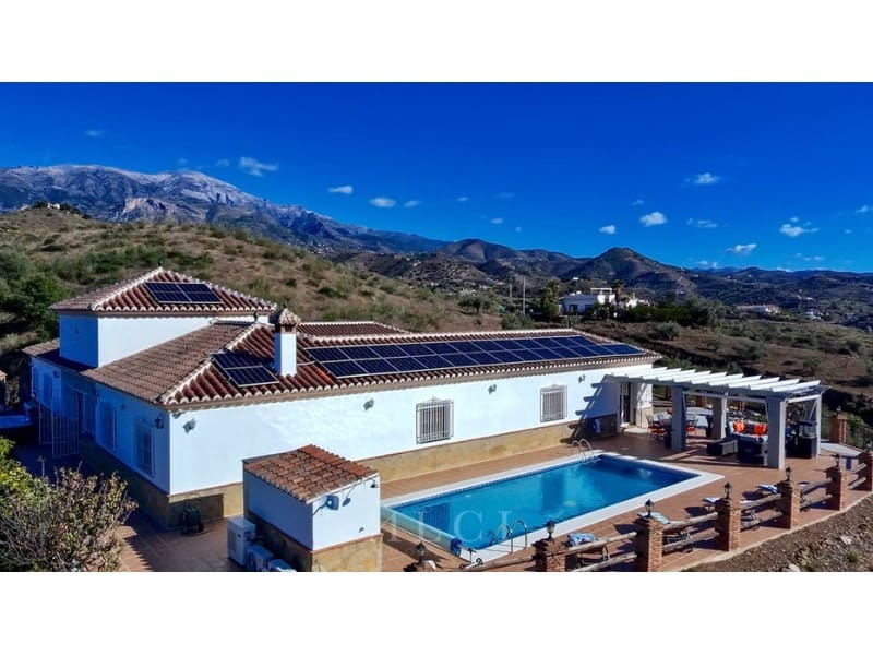 4 sypialnia Willa na sprzedaż w Canillas de Aceituno z basenem garażem - 995 000 € (Ref: 9759489)