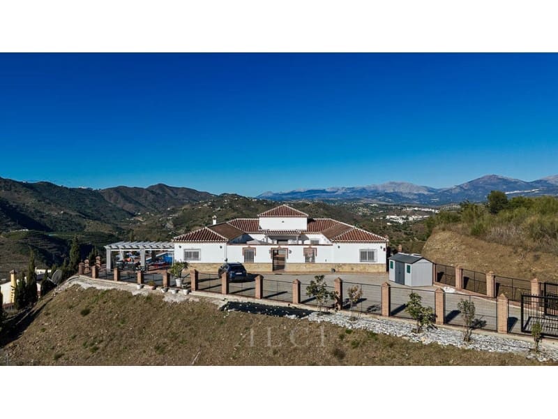 4 sypialnia Willa na sprzedaż w Canillas de Aceituno z basenem garażem - 995 000 € (Ref: 9759489)