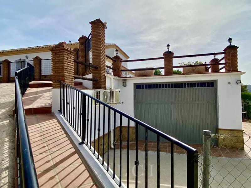 4 sypialnia Willa na sprzedaż w Canillas de Aceituno z basenem garażem - 995 000 € (Ref: 9759489)