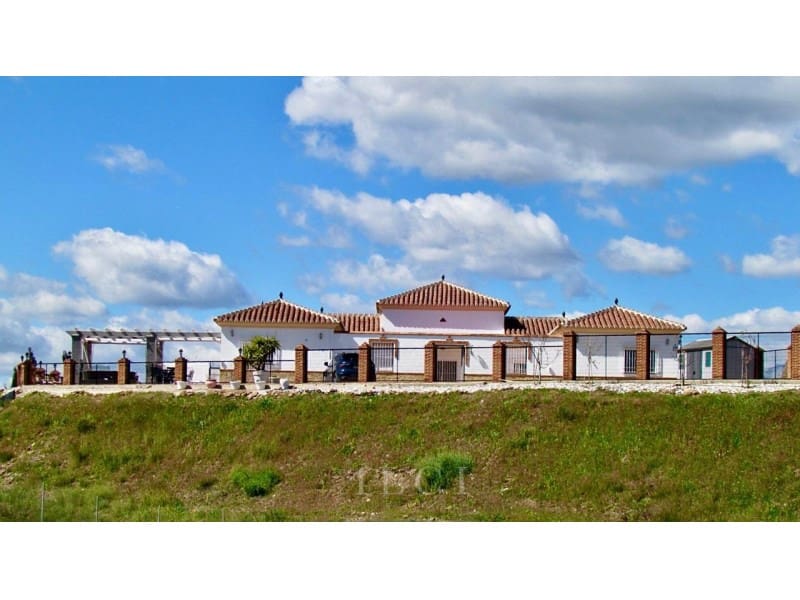 4 sypialnia Willa na sprzedaż w Canillas de Aceituno z basenem garażem - 995 000 € (Ref: 9759489)