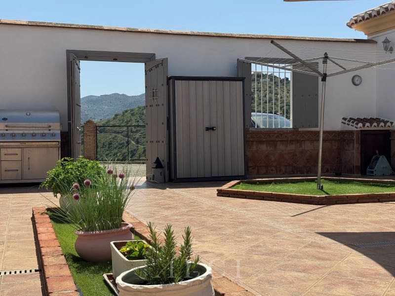 4 slaapkamer Villa te koop in Canillas de Aceituno met zwembad garage - € 995.000 (Ref: 9759489)