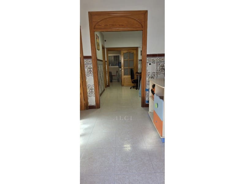 4 bedroom Townhouse for sale in Velez-Malaga - € 165,000 (Ref: 9759490)