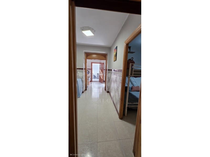 4 bedroom Townhouse for sale in Velez-Malaga - € 165,000 (Ref: 9759490)