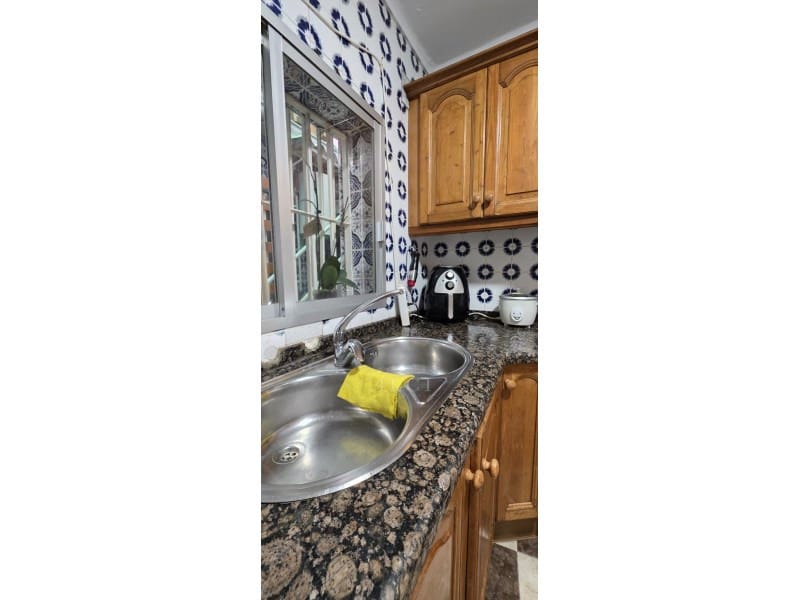 4 bedroom Townhouse for sale in Velez-Malaga - € 165,000 (Ref: 9759490)