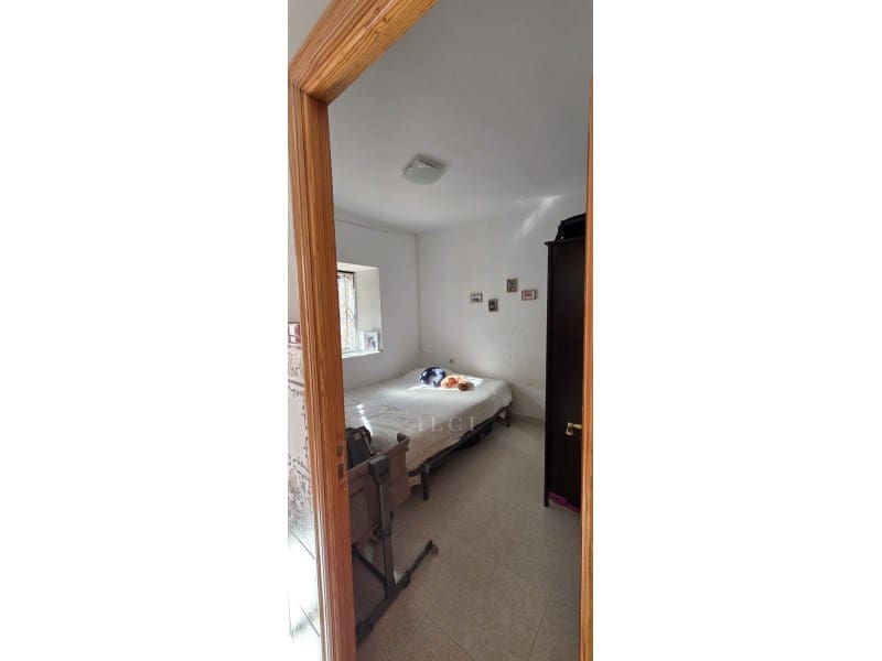 4 bedroom Townhouse for sale in Velez-Malaga - € 165,000 (Ref: 9759490)