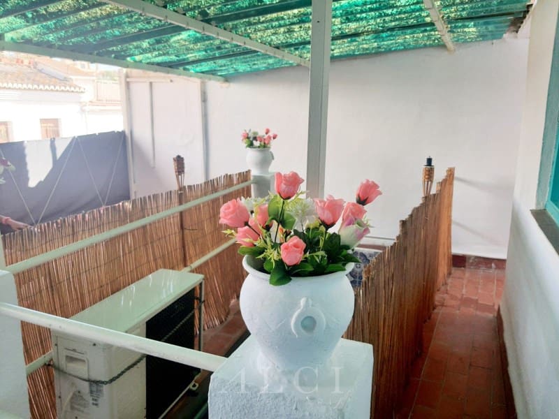 4 bedroom Townhouse for sale in Velez-Malaga - € 165,000 (Ref: 9759490)