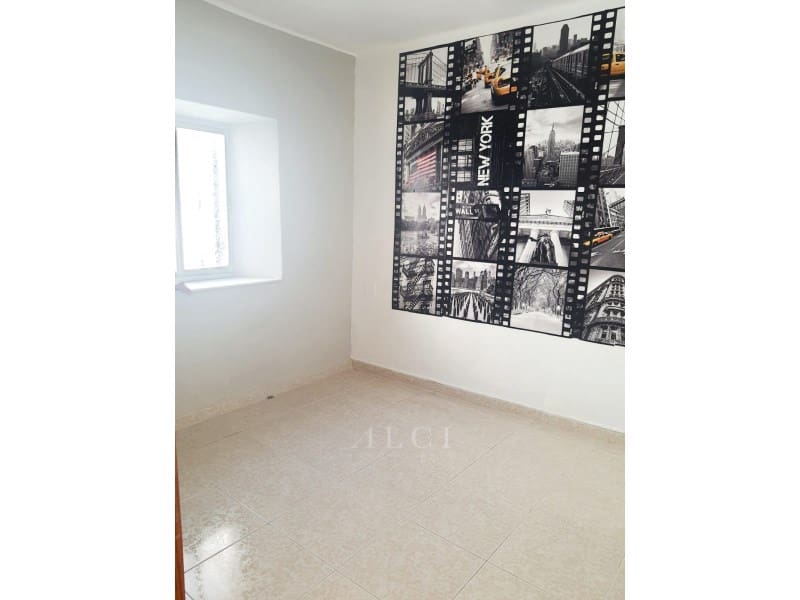 4 bedroom Townhouse for sale in Velez-Malaga - € 159,900 (Ref: 9759490)