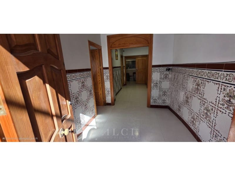 4 bedroom Townhouse for sale in Velez-Malaga - € 159,900 (Ref: 9759490)