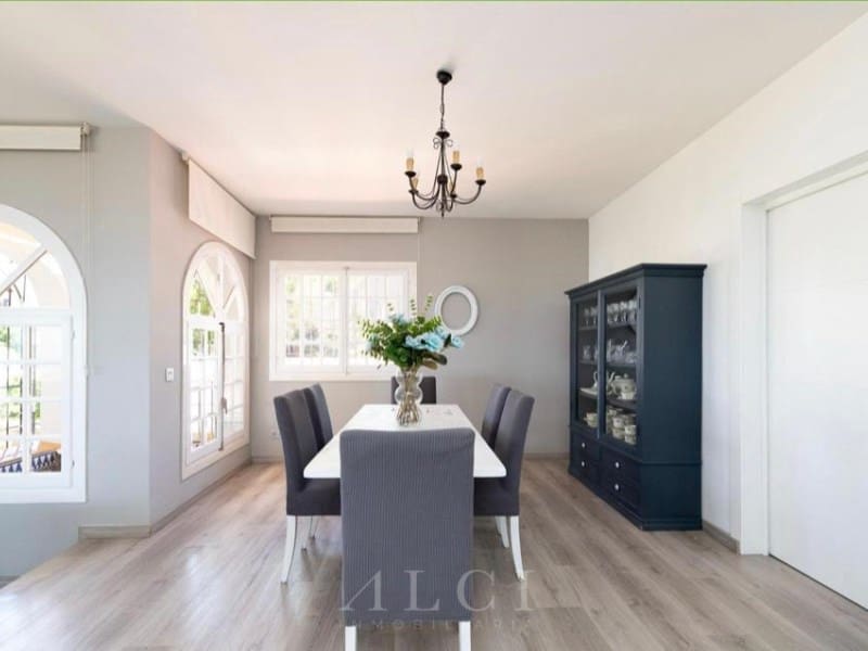 5 slaapkamer Villa te koop in La Cala del Moral met garage - € 1.350.000 (Ref: 9759491)