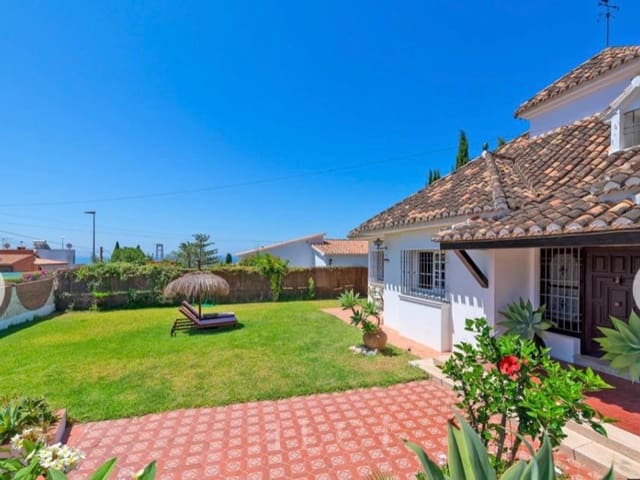 5 slaapkamer Villa te koop in La Cala del Moral, Rincón de la Victoria met garage - € 1.350.000 (Ref: 9759491)