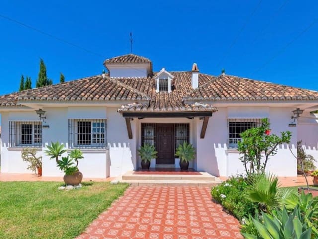 5 slaapkamer Villa te koop in La Cala del Moral, Rincón de la Victoria met garage - € 1.350.000 (Ref: 9759491)