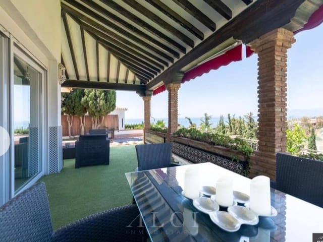 5 slaapkamer Villa te koop in La Cala del Moral, Rincón de la Victoria met garage - € 1.350.000 (Ref: 9759491)