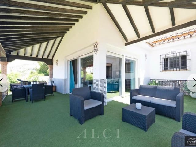 5 slaapkamer Villa te koop in La Cala del Moral, Rincón de la Victoria met garage - € 1.350.000 (Ref: 9759491)