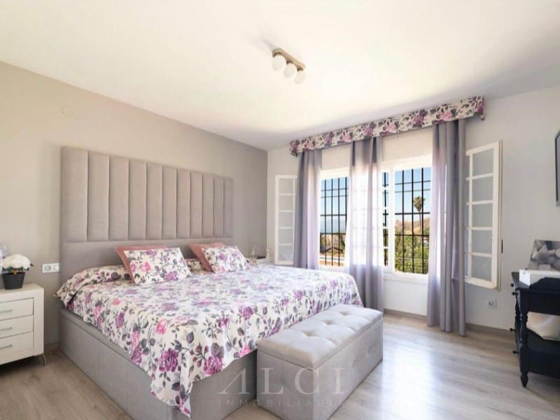 5 slaapkamer Villa te koop in La Cala del Moral met garage - € 1.350.000 (Ref: 9759491)