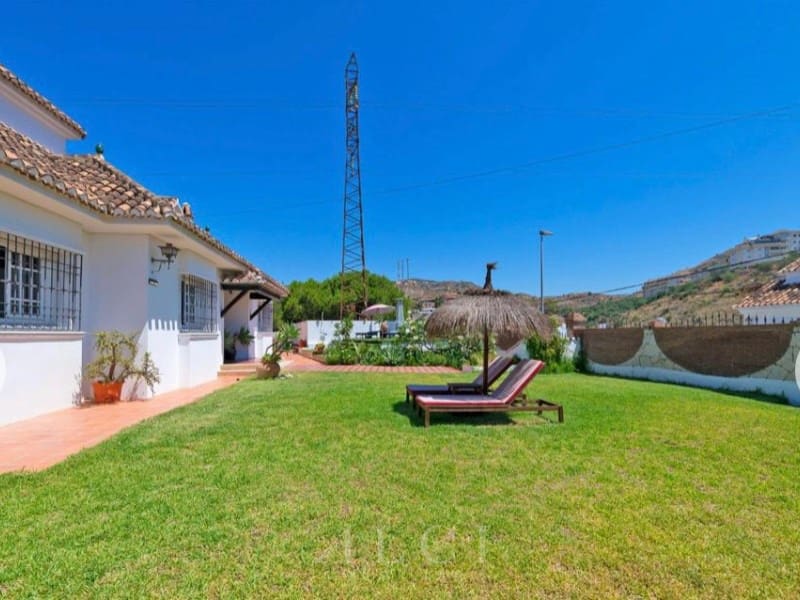 5 slaapkamer Villa te koop in La Cala del Moral met garage - € 1.350.000 (Ref: 9759491)