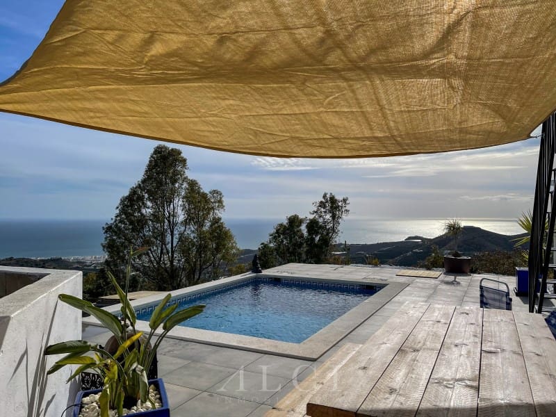 3 slaapkamer Villa te koop in Torrox met zwembad garage - € 595.000 (Ref: 9759494)