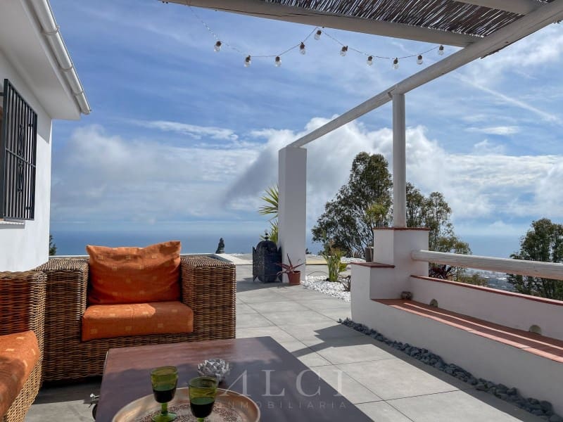 3 slaapkamer Villa te koop in Torrox met zwembad garage - € 595.000 (Ref: 9759494)