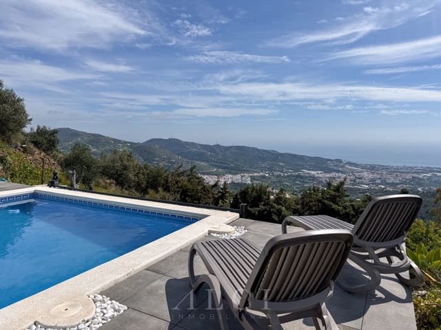 3 slaapkamer Villa te koop in Torrox Pueblo, Torrox met zwembad garage - € 595.000 (Ref: 9759494)