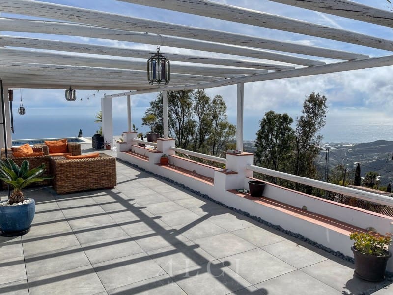 3 slaapkamer Villa te koop in Torrox met zwembad garage - € 595.000 (Ref: 9759494)