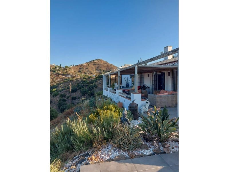 3 slaapkamer Villa te koop in Torrox met zwembad garage - € 595.000 (Ref: 9759494)