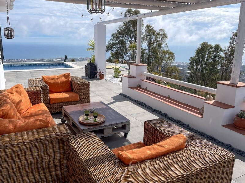 3 slaapkamer Villa te koop in Torrox met zwembad garage - € 595.000 (Ref: 9759494)