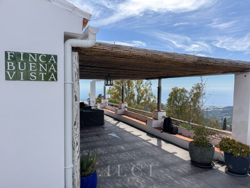 3 slaapkamer Villa te koop in Torrox met zwembad garage - € 595.000 (Ref: 9759494)