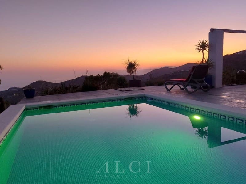 3 slaapkamer Villa te koop in Torrox met zwembad garage - € 595.000 (Ref: 9759494)