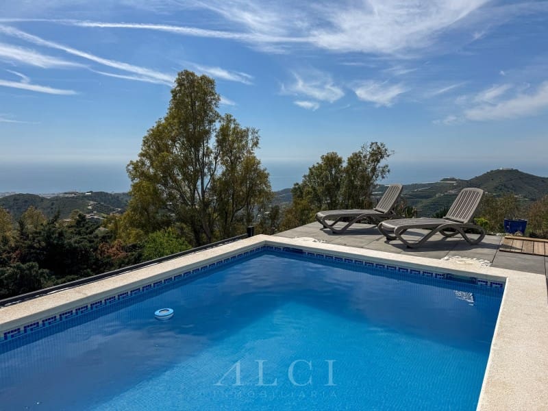 3 slaapkamer Villa te koop in Torrox met zwembad garage - € 595.000 (Ref: 9759494)