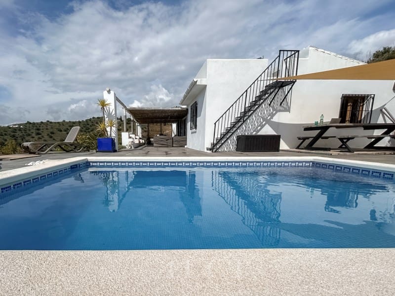 3 slaapkamer Villa te koop in Torrox met zwembad garage - € 595.000 (Ref: 9759494)