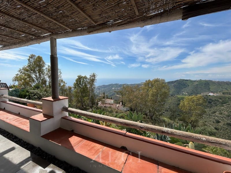 3 slaapkamer Villa te koop in Torrox met zwembad garage - € 595.000 (Ref: 9759494)