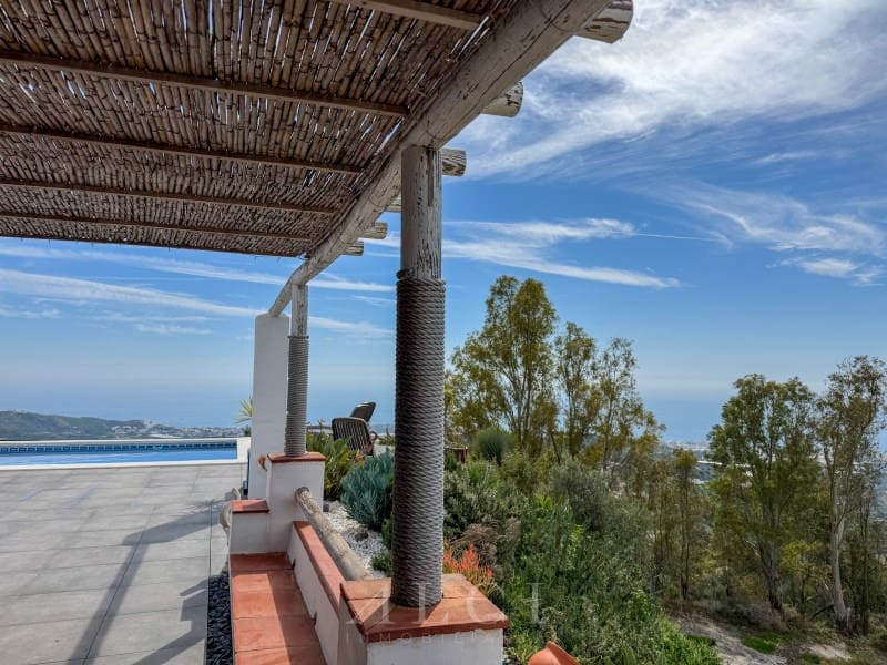 3 slaapkamer Villa te koop in Torrox met zwembad garage - € 595.000 (Ref: 9759494)